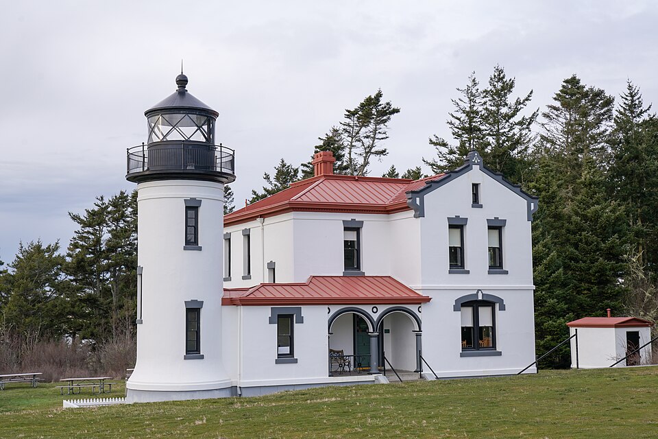 Admiralty Head Lighthouse