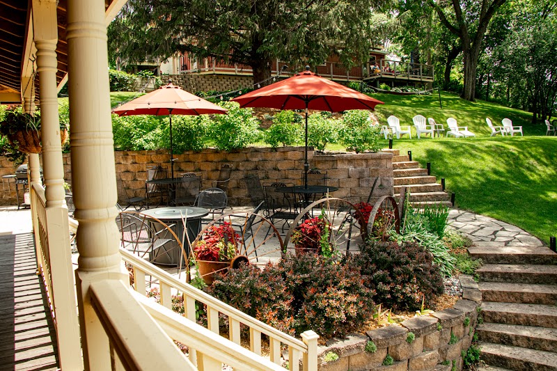Root River Inn & Suites
