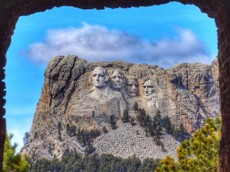 Doane Robinson Tunnel (Tunnel view of Mount Rushmore)