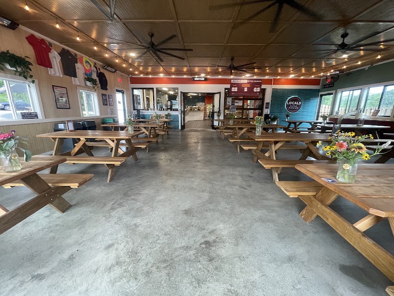 Locals Food Hub & Pizza Pub