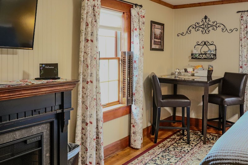 Hocking Hills Inn & Coffee Emporium