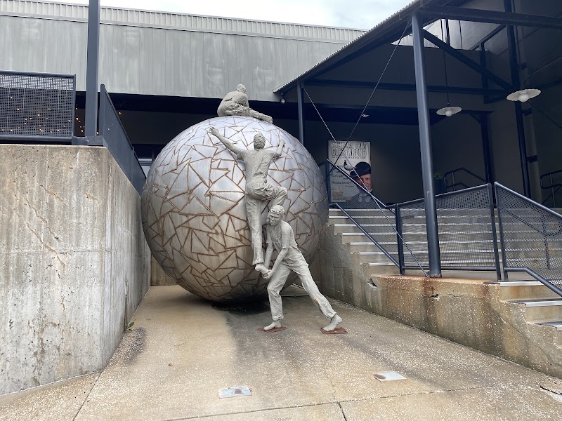 New Theatre & Restaurant
