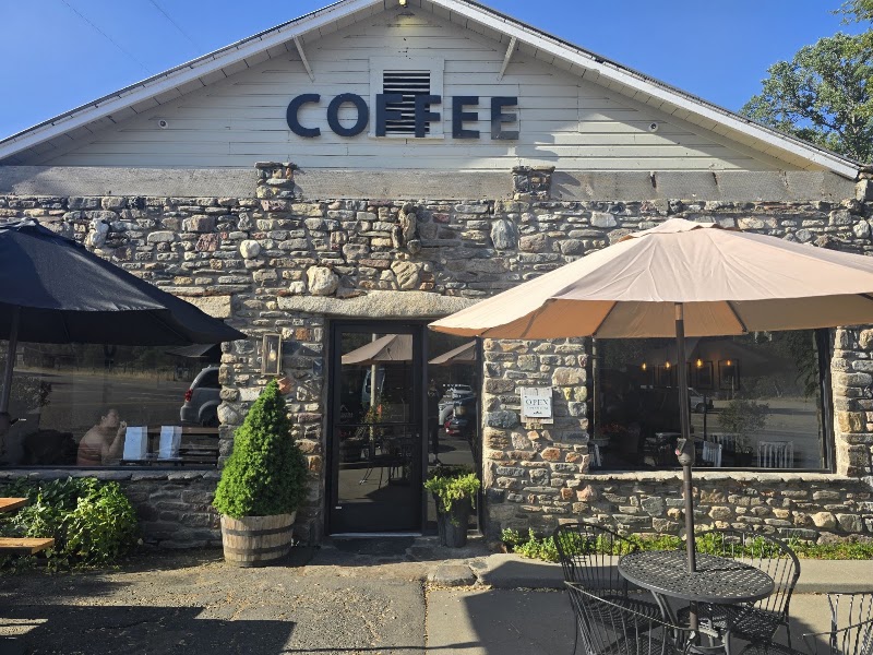 Clingan's Junction Cabins & Coffee